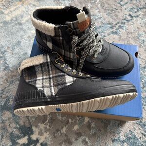 Keds Scout III plaid boots   Brand new
